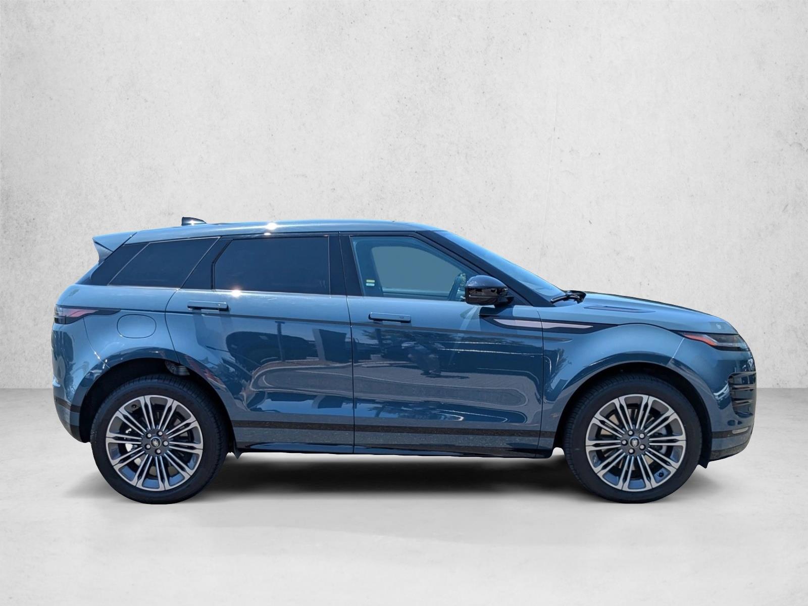 2024 Land Rover Range Rover Evoque Dynamic SE photo 3