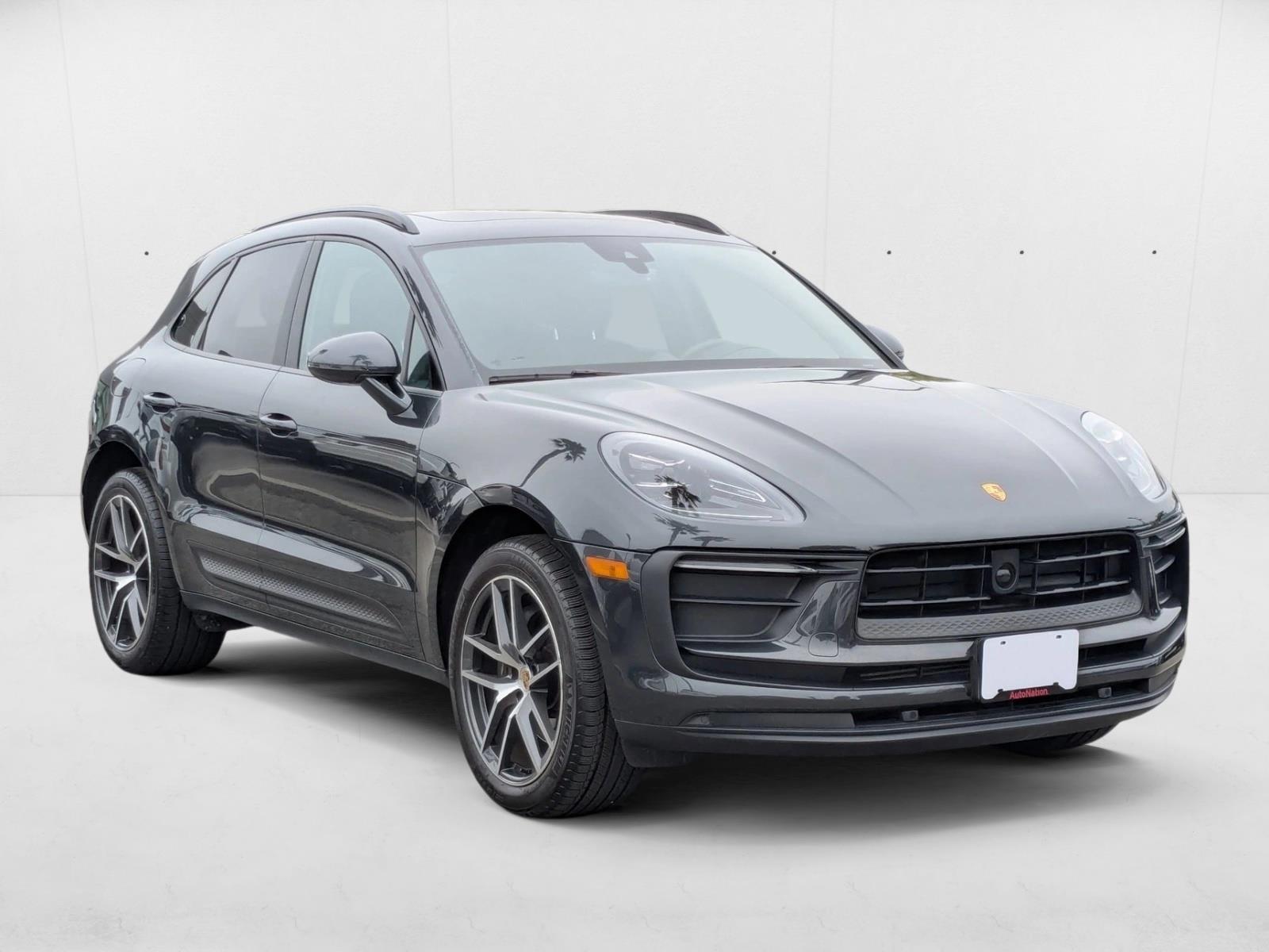 2024 Porsche Macan T photo 3