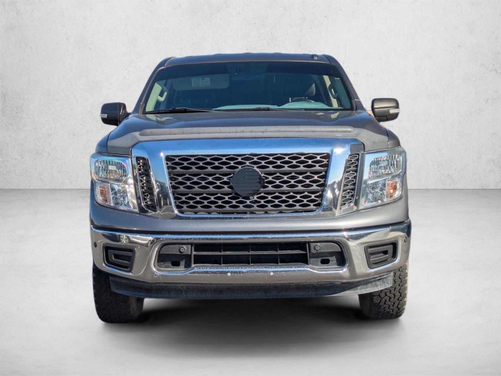2018 Nissan Titan SV photo 2