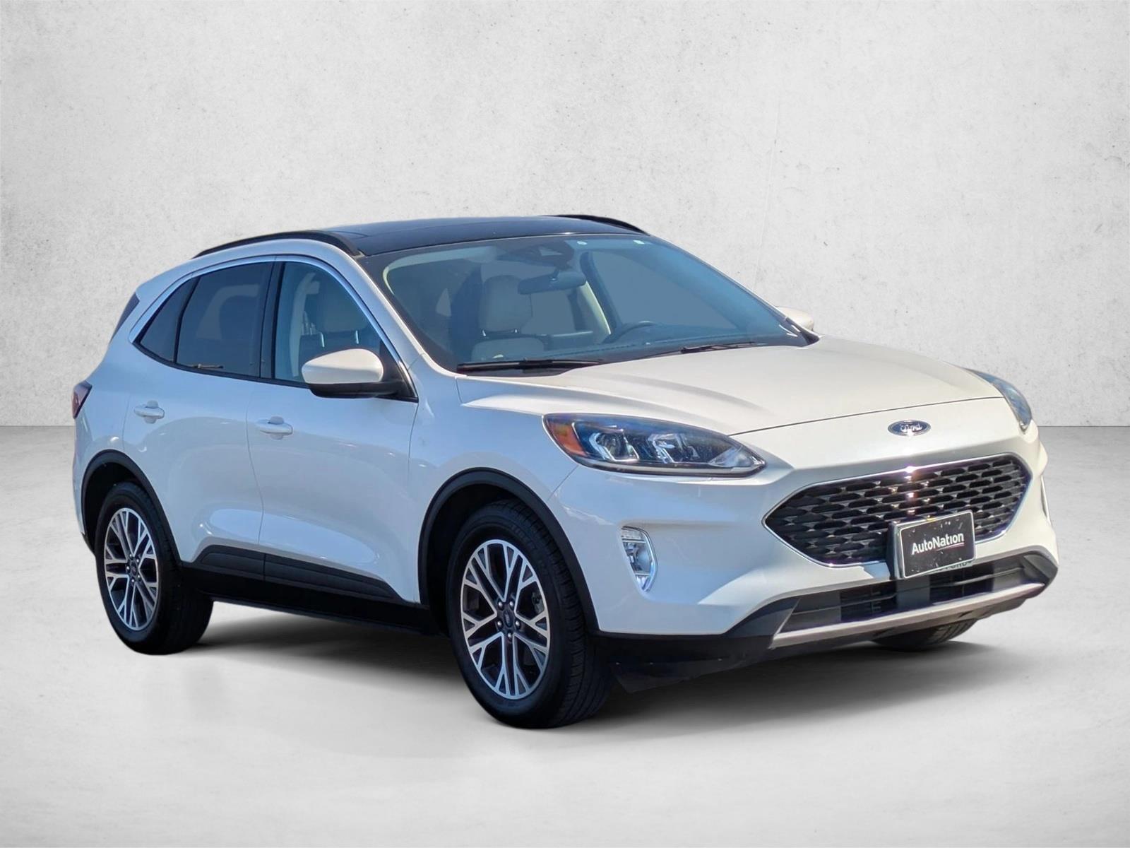 2020 Ford Escape SEL photo 3