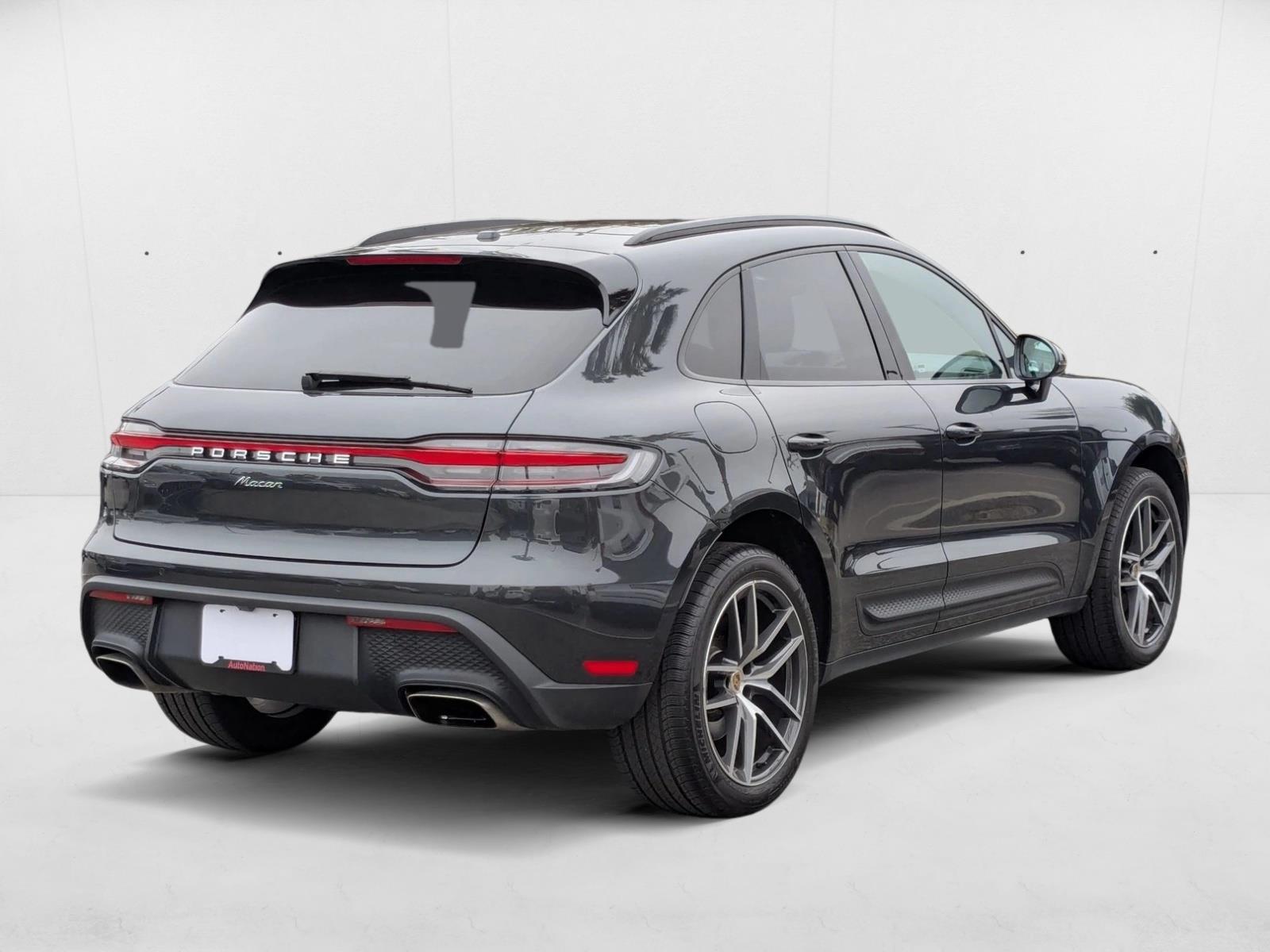 2024 Porsche Macan T photo 4