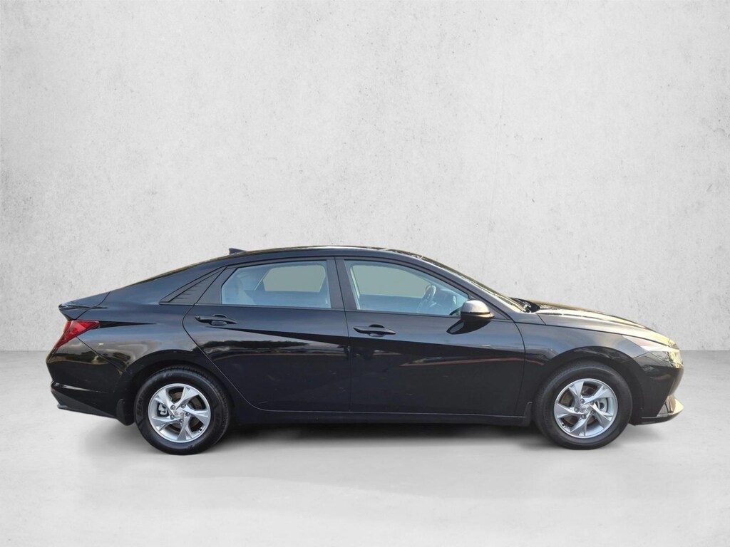 Used 2022 Hyundai Elantra SE Sedan