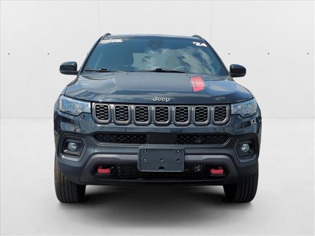 2024 Jeep Compass Trailhawk photo 2