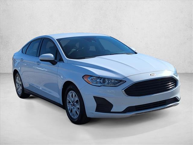2020 Ford Fusion S photo 3