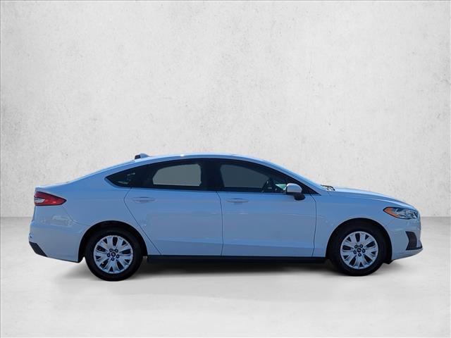 2020 Ford Fusion S photo 4