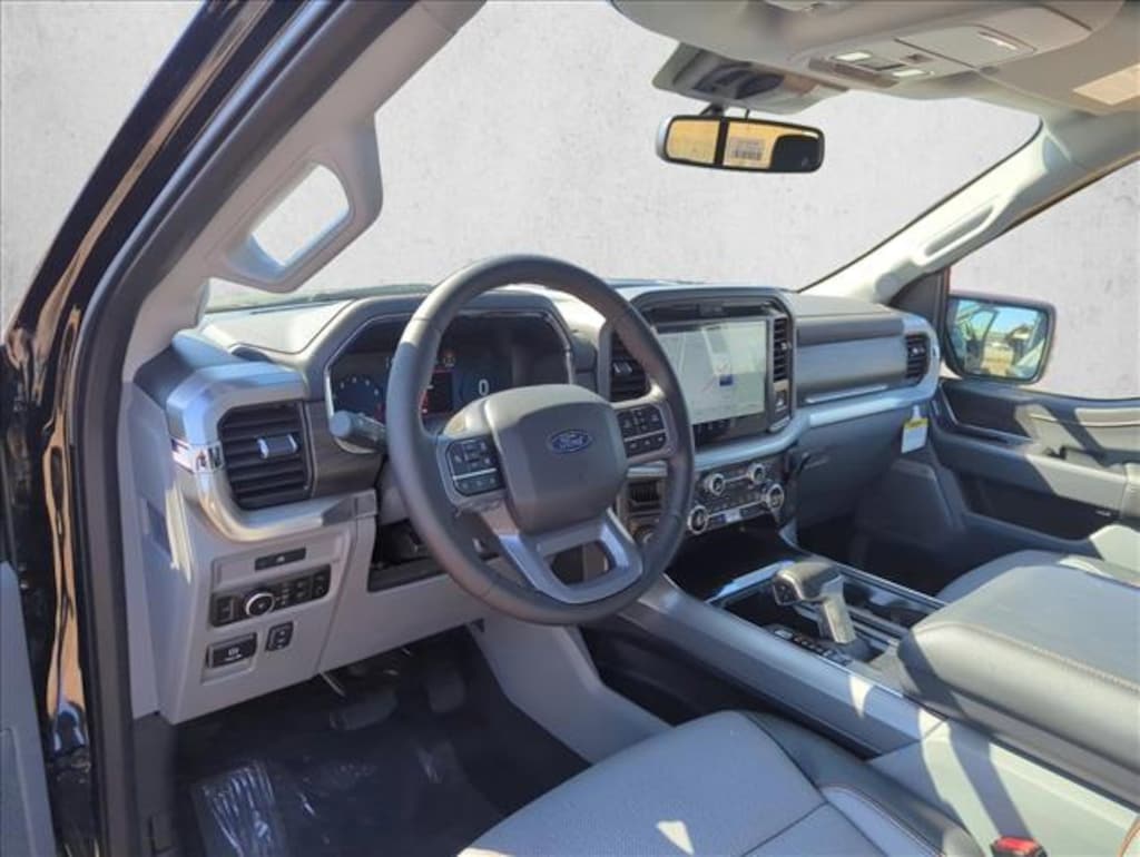 New 2025 Ford F-150 LARIAT Truck SuperCrew Cab