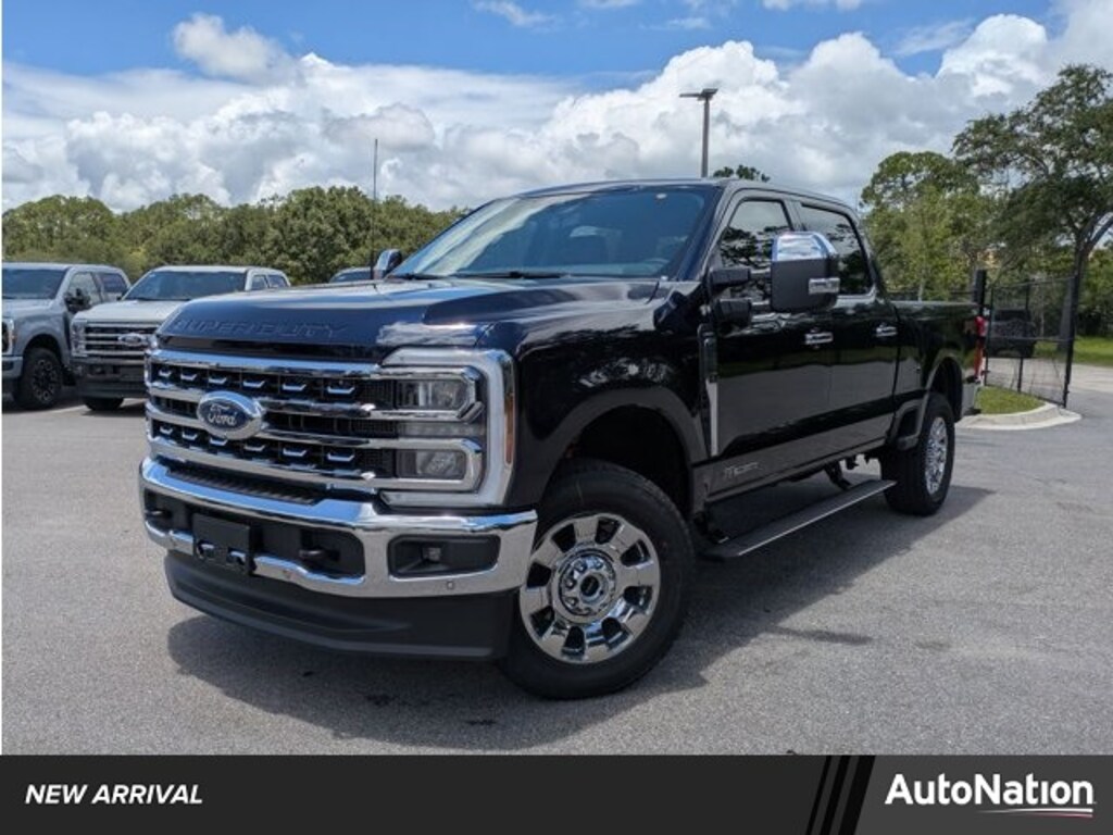 New 2025 Ford F-250 LARIAT Truck Crew Cab