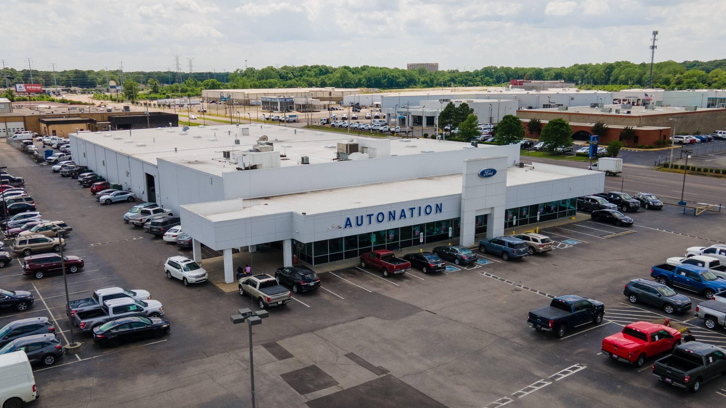 Exterior view of AutoNation Ford Memphis