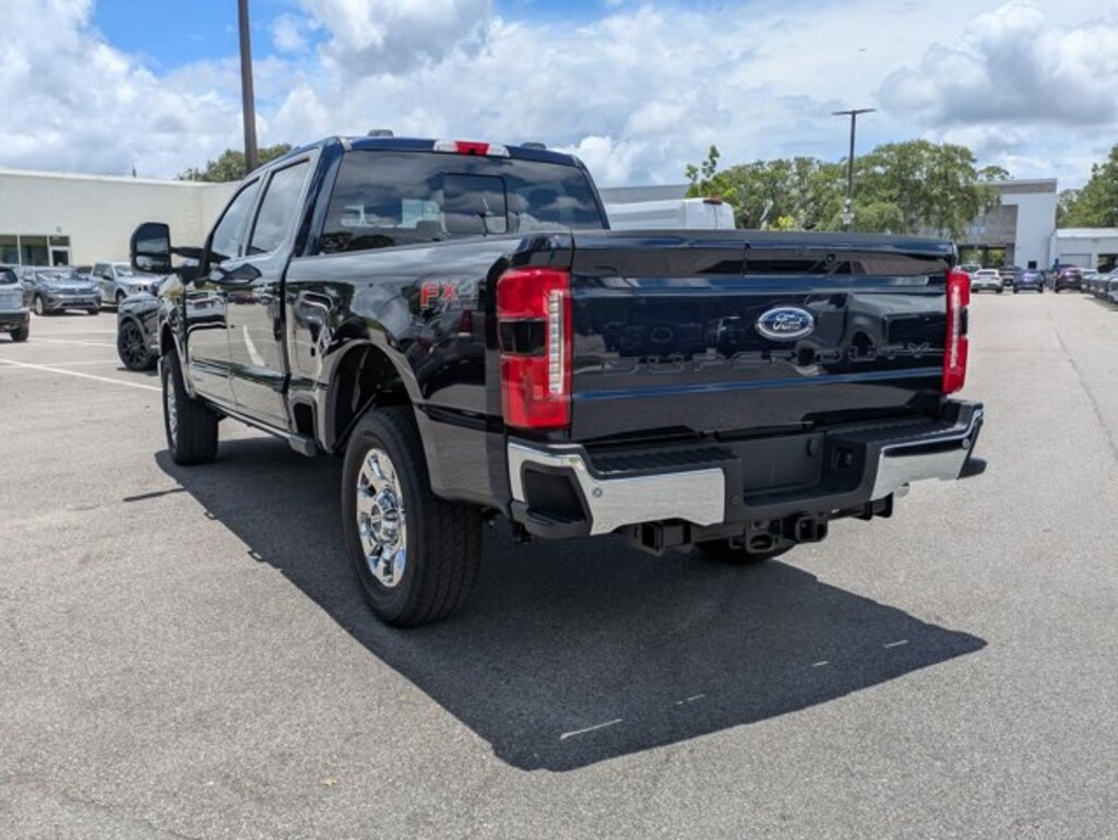 New 2025 Ford F-250 LARIAT Truck Crew Cab