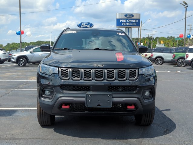 2024 Jeep Compass Trailhawk photo 2