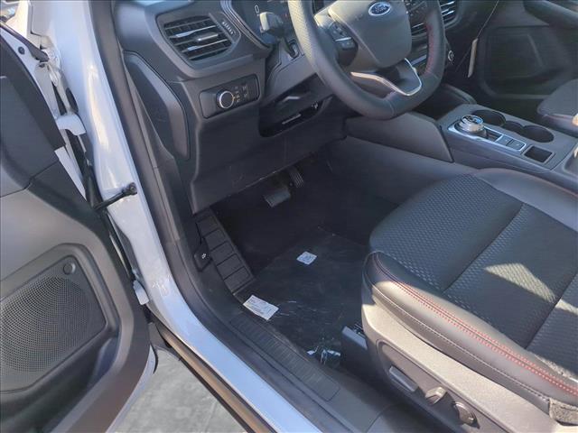 2025 Ford Escape ST-Line photo 4