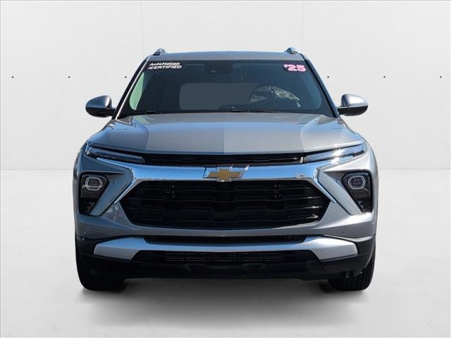 2025 Chevrolet Trailblazer LT photo 2