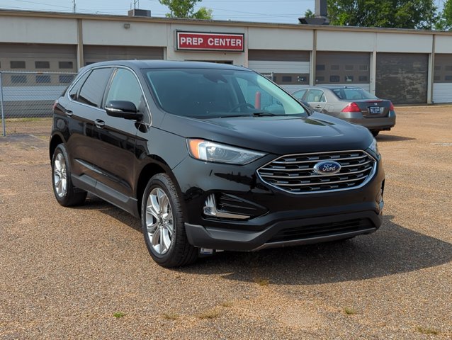 2024 Ford Edge Titanium photo 3