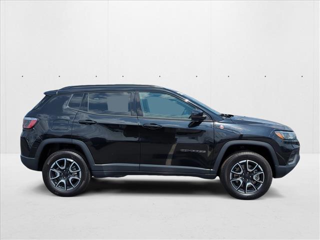 2024 Jeep Compass Trailhawk photo 4