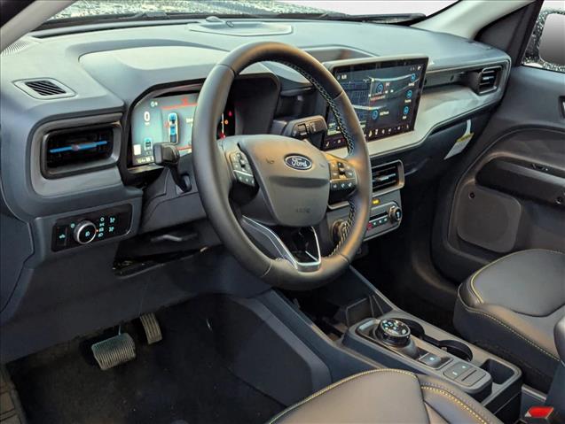 2025 Ford Maverick photo 3