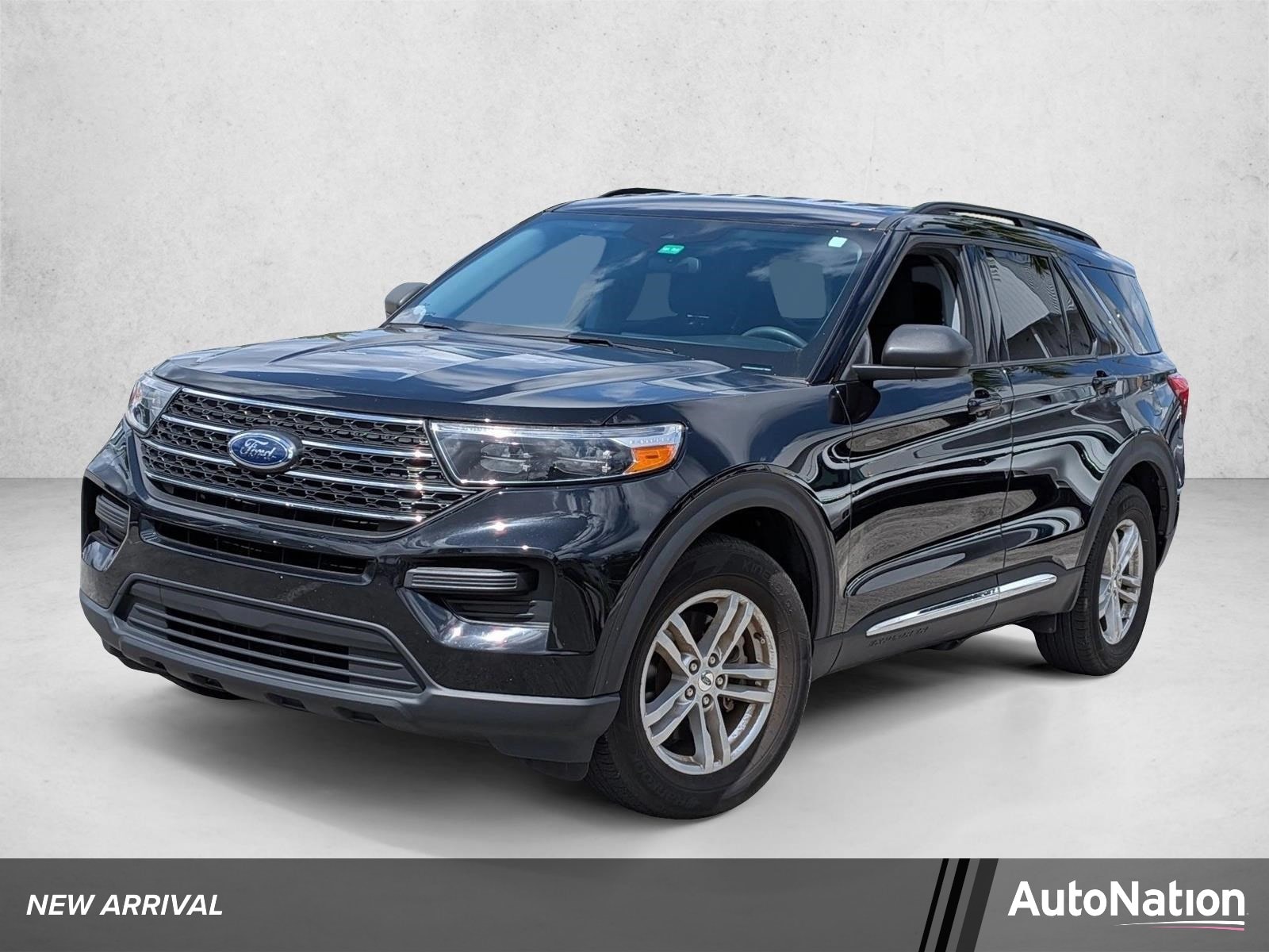 2023 Ford Explorer XLT RWD's photo