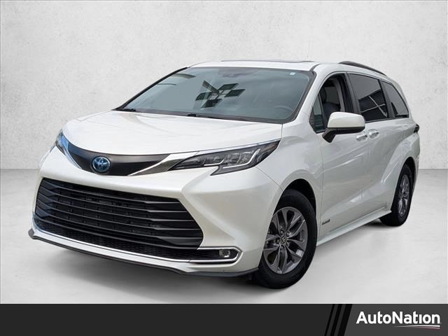 2021 Toyota Sienna XLE's photo