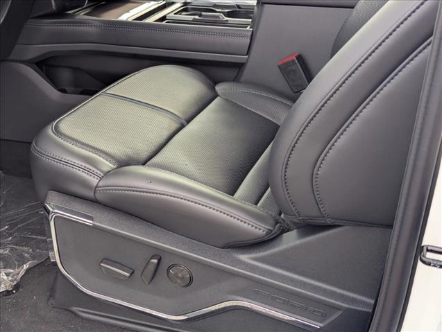 2026 Ford F-250 Platinum photo 4