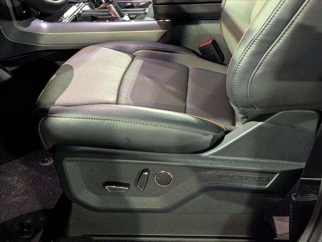 2025 Ford F-150 Lariat photo 4