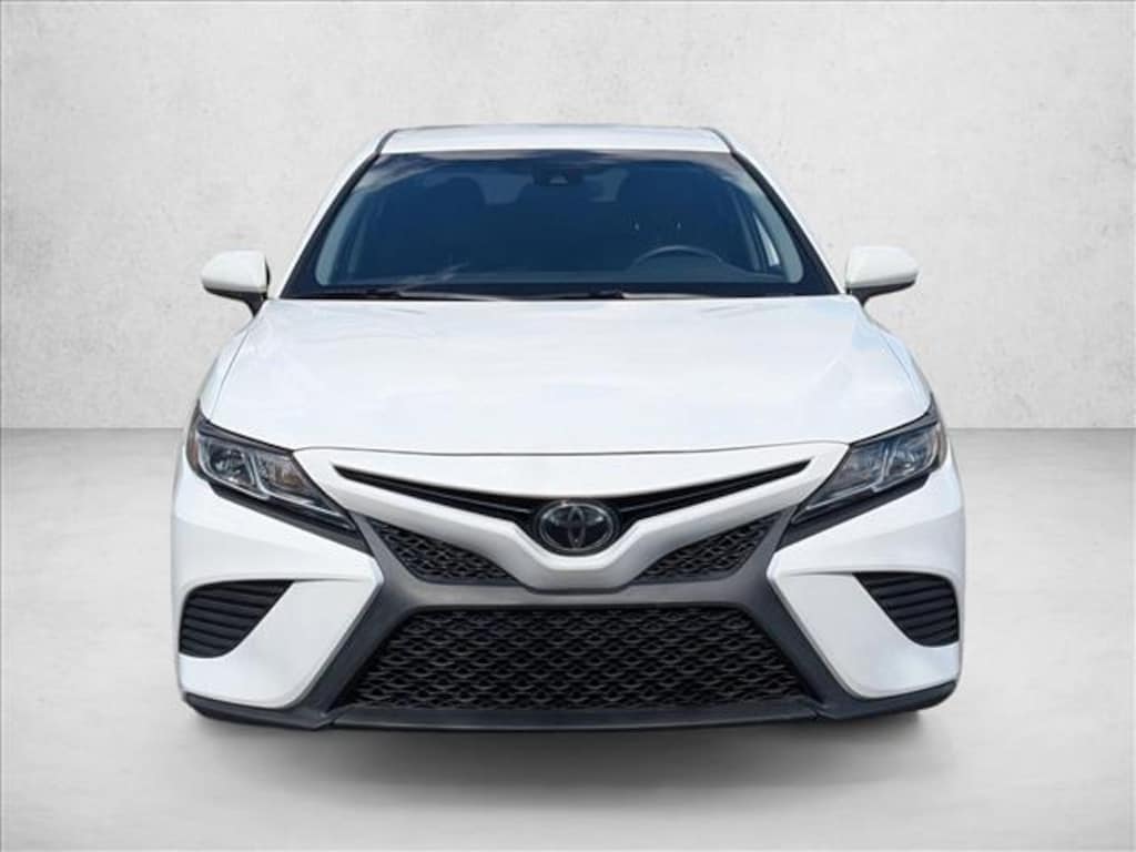 Used 2020 Toyota Camry SE Sedan