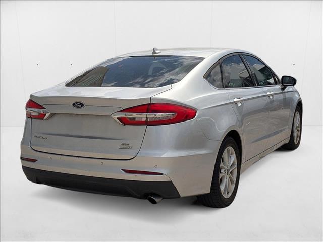 2019 Ford Fusion SE photo 2