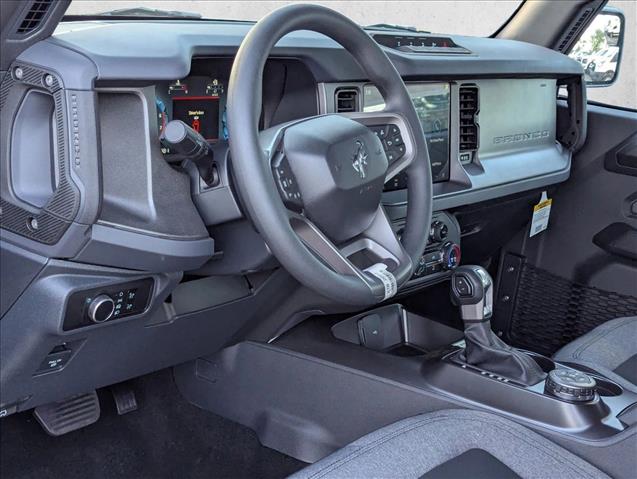 2025 Ford Bronco Base photo 3