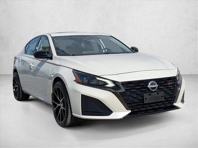 2025 Nissan Altima SR photo 3