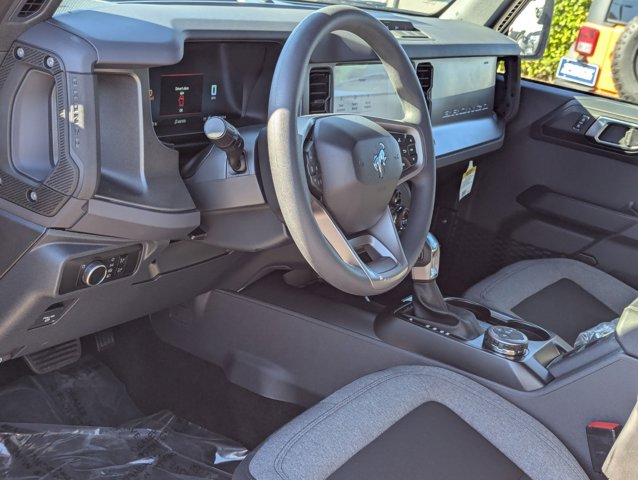2025 Ford Bronco Base photo 3