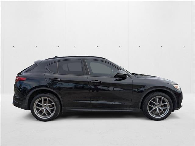 2018 Alfa Romeo Stelvio Ti Sport photo 4