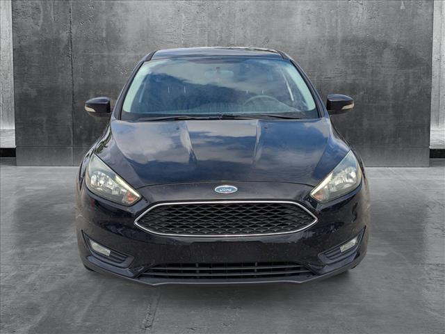 2016 Ford Focus SE photo 2