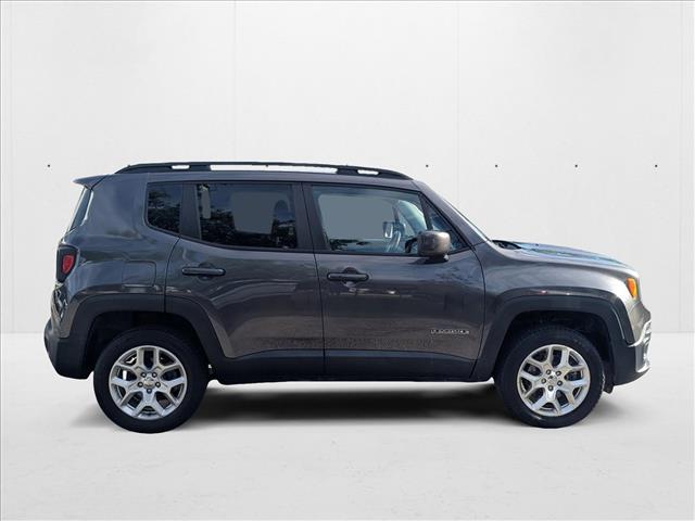 2016 Jeep Renegade Latitude photo 4
