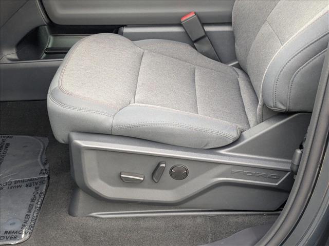 2025 Ford Expedition photo 4