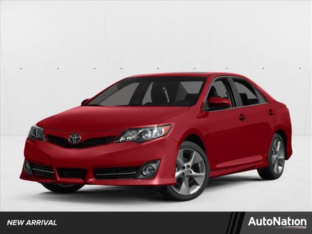 Used 2014 Toyota Camry SE Sedan