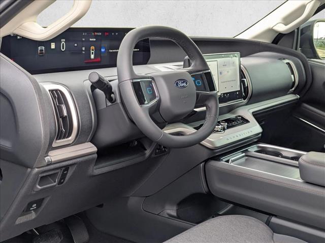 2025 Ford Expedition photo 3