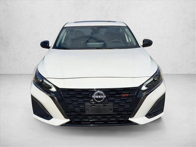 2025 Nissan Altima SR photo 2