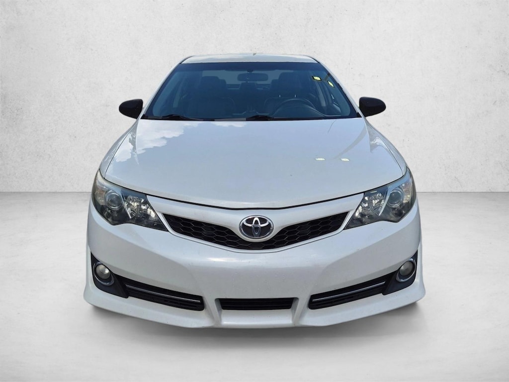 Used 2014 Toyota Camry SE Sedan