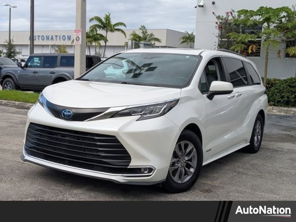 Used 2021 Toyota Sienna XLE Van