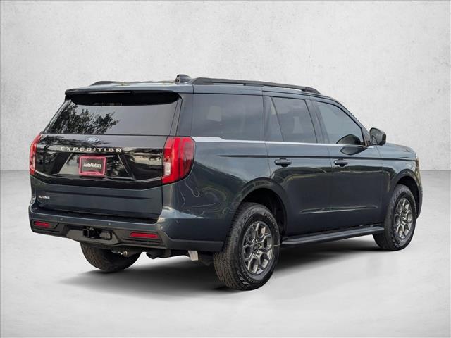2025 Ford Expedition photo 2