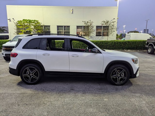 2023 Mercedes Benz GLB 250 photo 2