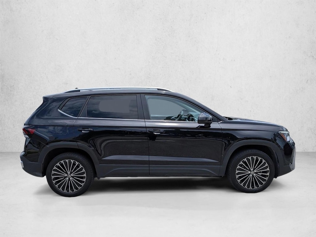 Used 2025 Volkswagen Taos SE SUV