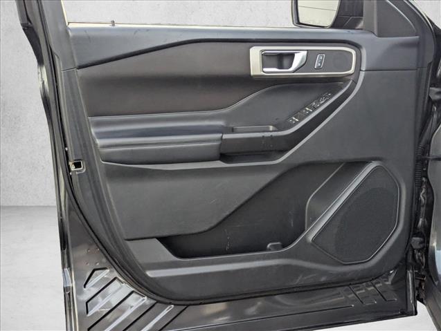 2020 Ford Explorer XLT photo 2