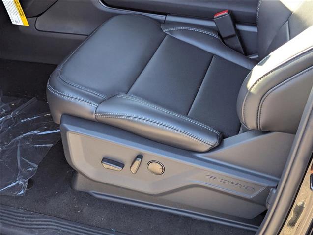 2025 Ford Expedition MAX Platinum photo 4