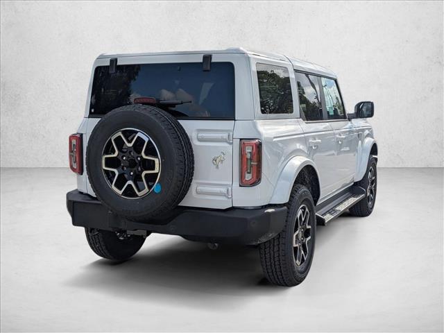 2025 Ford Bronco Outer Banks photo 2