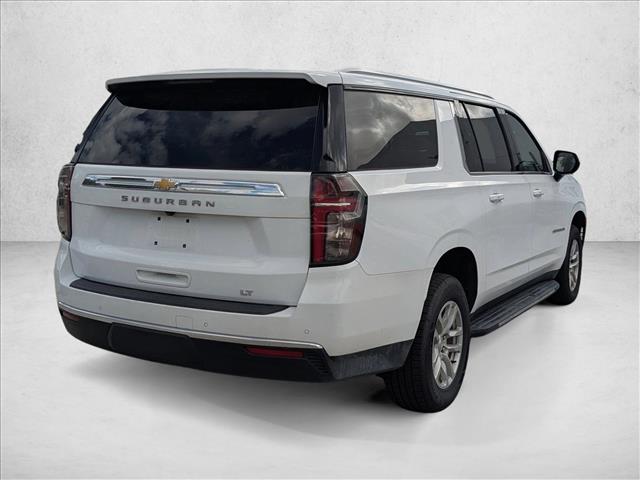 2023 Chevrolet Suburban LT photo 3