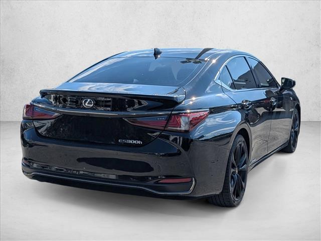 2022 Lexus ES 300h F SPORT photo 3