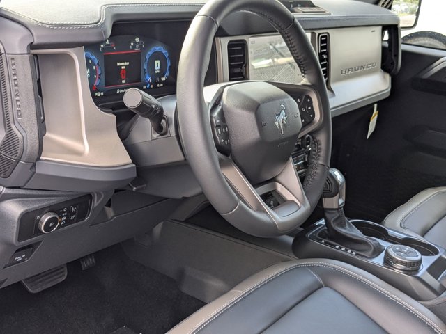 2025 Ford Bronco Outer Banks photo 3