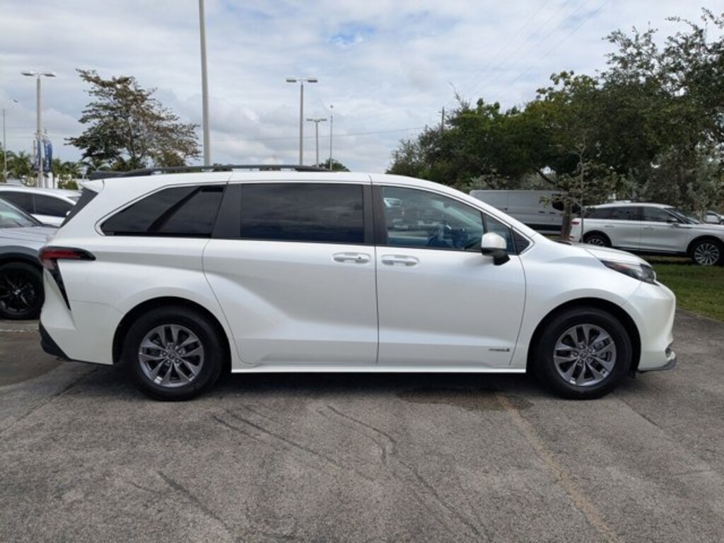 Used 2021 Toyota Sienna XLE Van