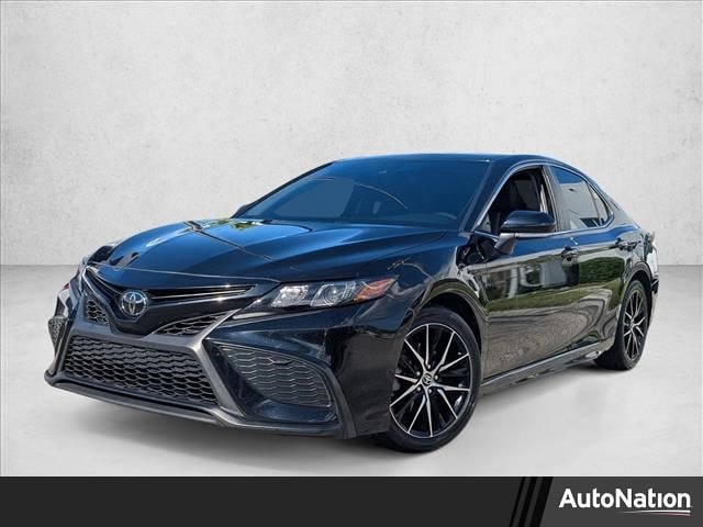2024 Toyota Camry SE's photo