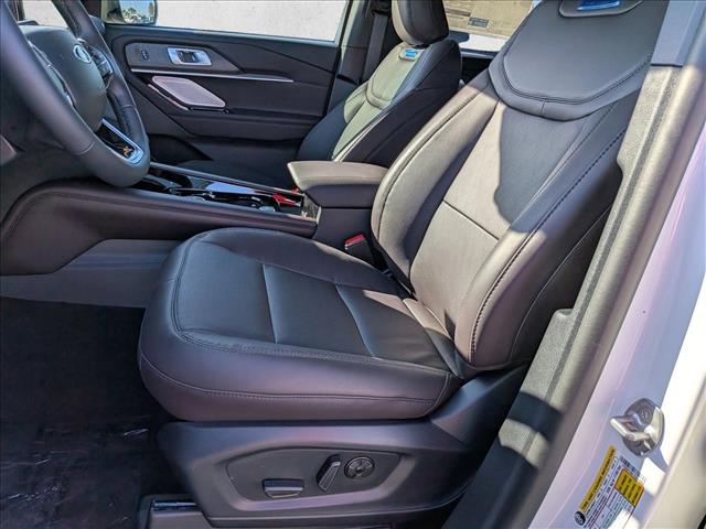 2026 Ford Explorer Platinum photo 3