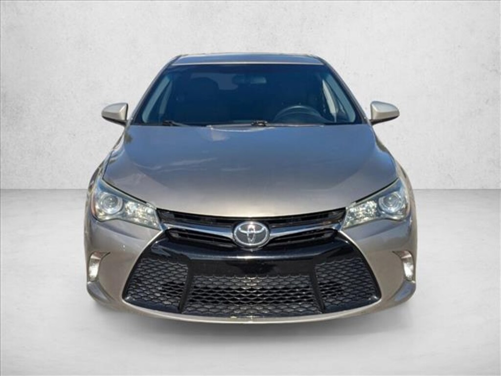 Used 2017 Toyota Camry SE Sedan